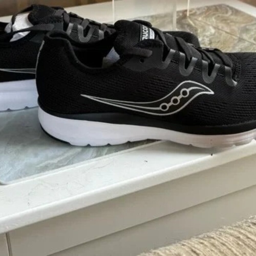 Women Sneakers Saucony  8 1/2